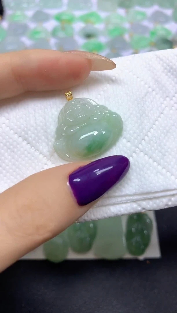 颈饰18K金镶嵌翡翠