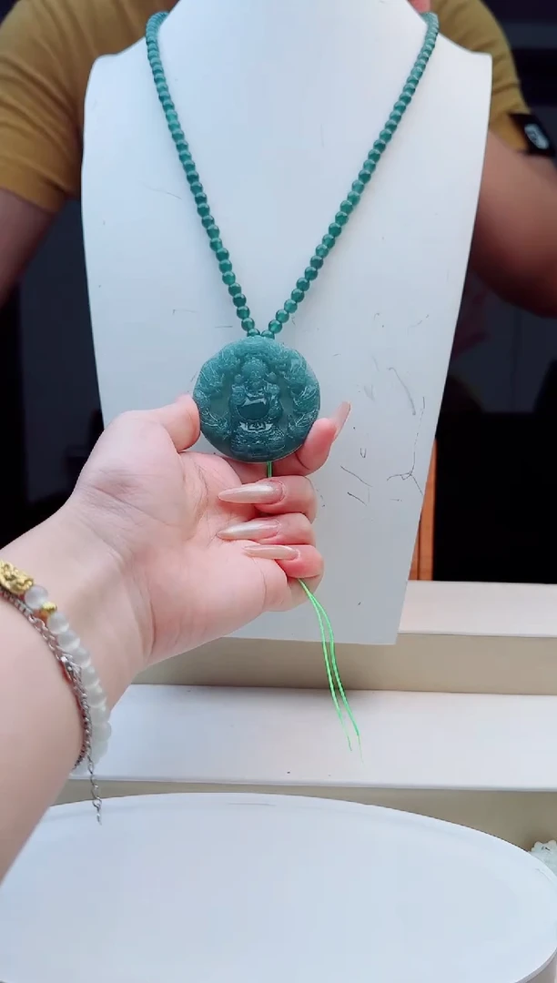 颈饰未镶嵌翡翠多样性发其中一