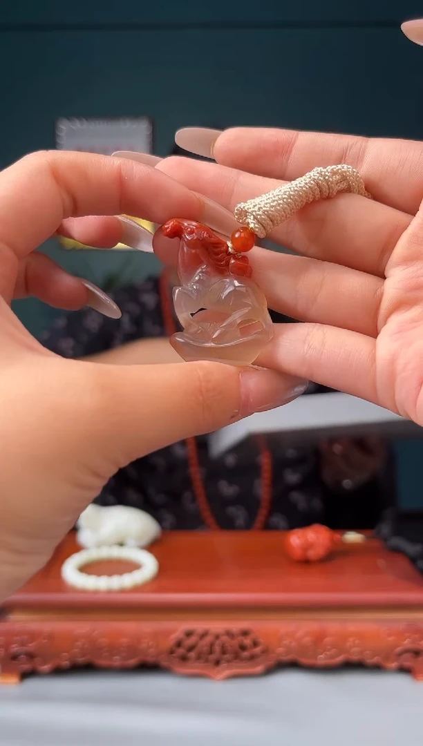 南红玛瑙未镶嵌颈饰吊坠