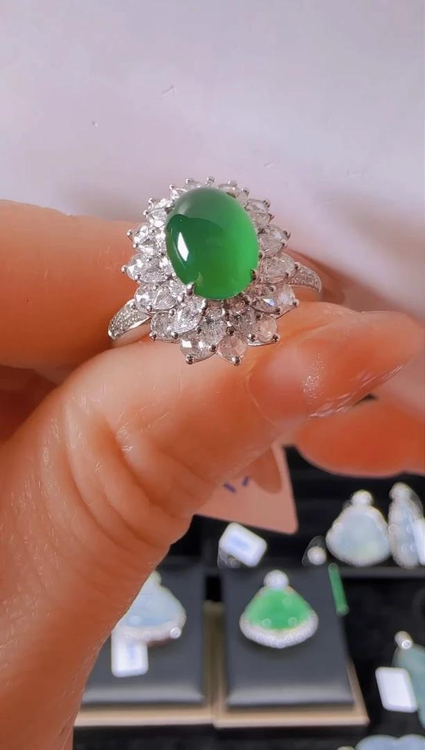 【闪购商品】翡翠吊坠(不含链)18K金镶嵌帝王绿蛋面