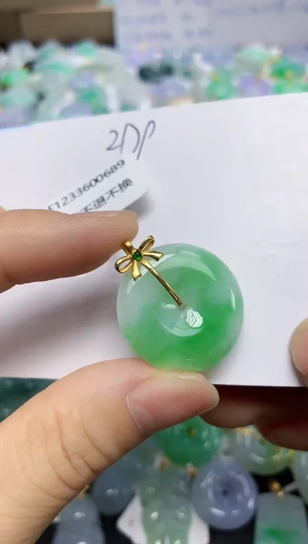 翡翠未镶嵌颈饰天然缅甸翡翠A货