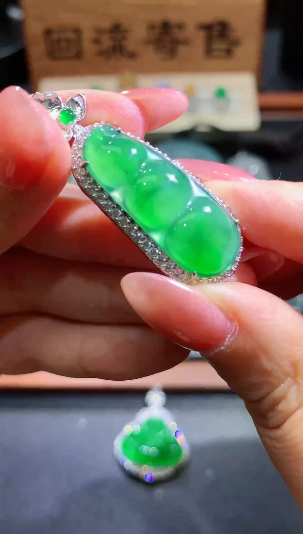 翡翠18K金镶嵌吊坠(不含链)58团购