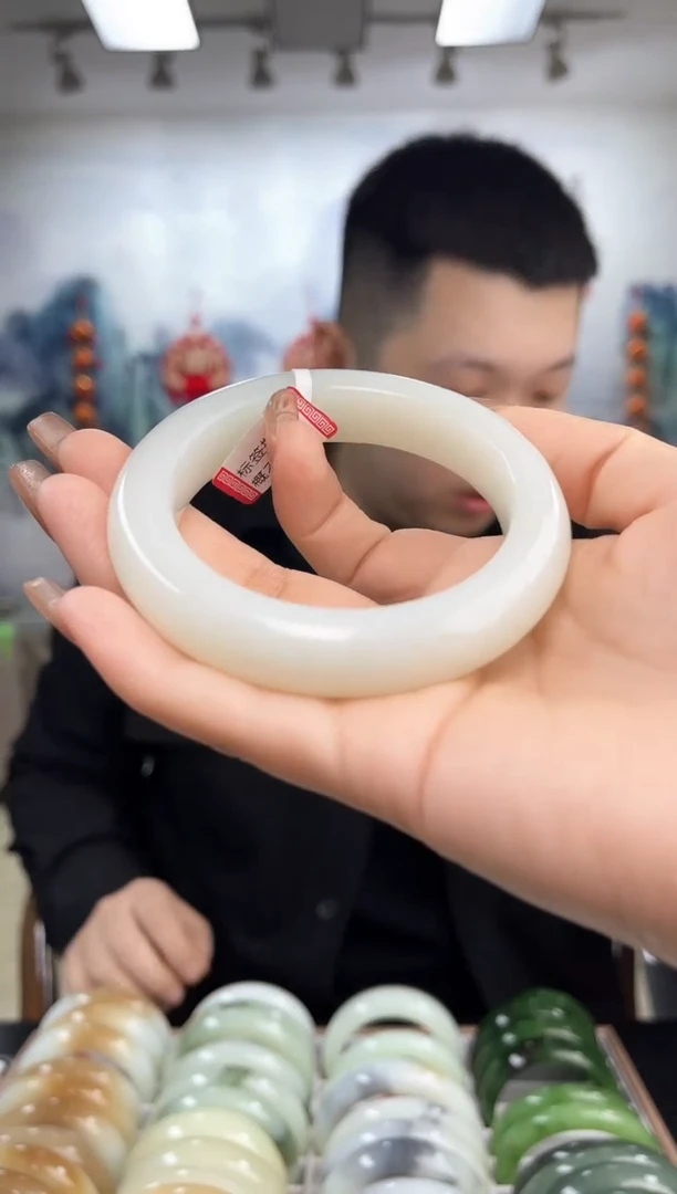 【闪购商品】和田玉手镯未镶嵌57+圈口0553