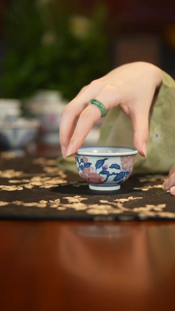 盖碗137青花釉里红小缸杯