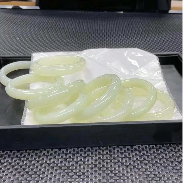 【老郑家】和田玉手镯一支(多样性发1件)