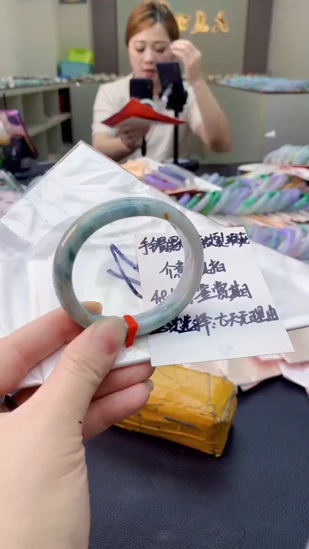 翡翠手镯未镶嵌0700481086