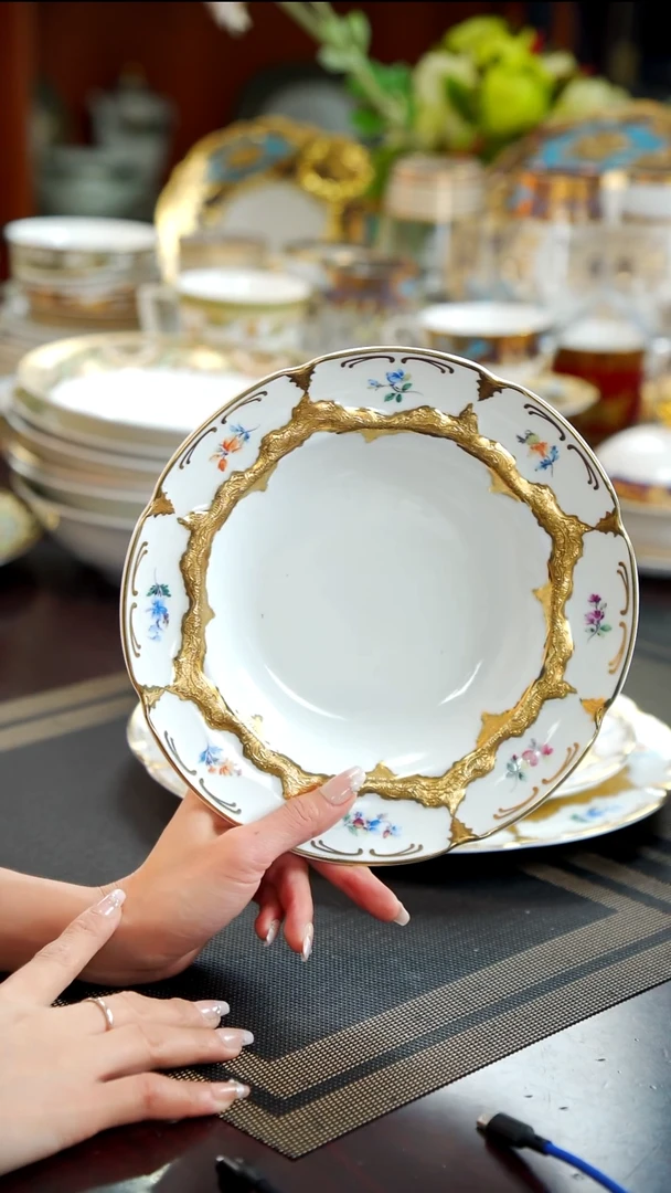 瓷片8.5英寸草帽盘1个