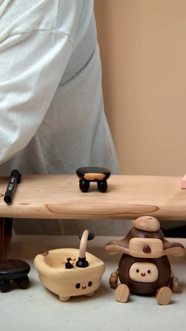 木с****η船长  2个白皮凳子