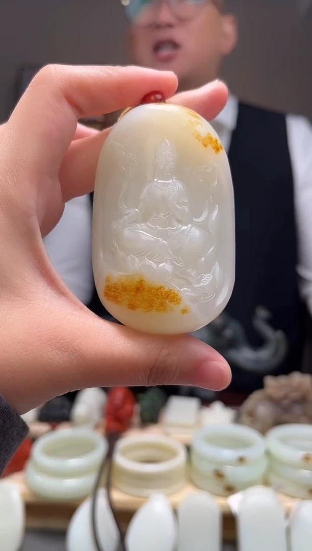 颈饰未镶嵌和田玉吊坠