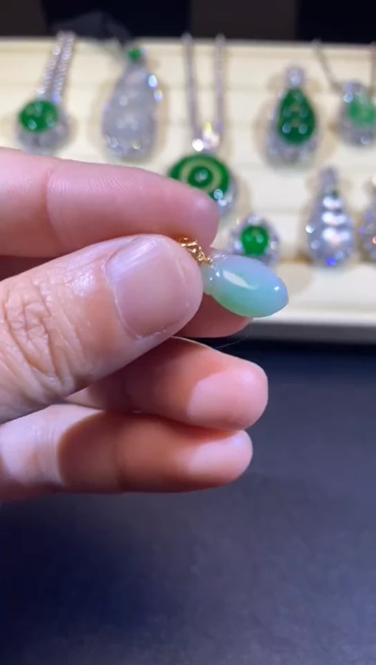 【闪购商品】翡翠吊坠(赠链)18K金镶嵌缅甸天然A货翡翠