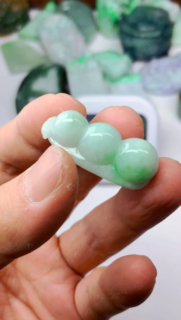 颈饰未镶嵌翡翠琥**光四季豆