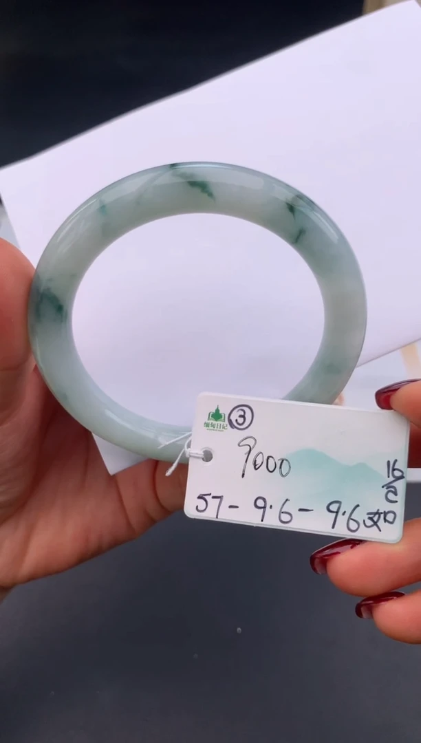 【闪购商品】翡翠手镯未镶嵌 #情人节#送礼，下单联系客服核对地址~