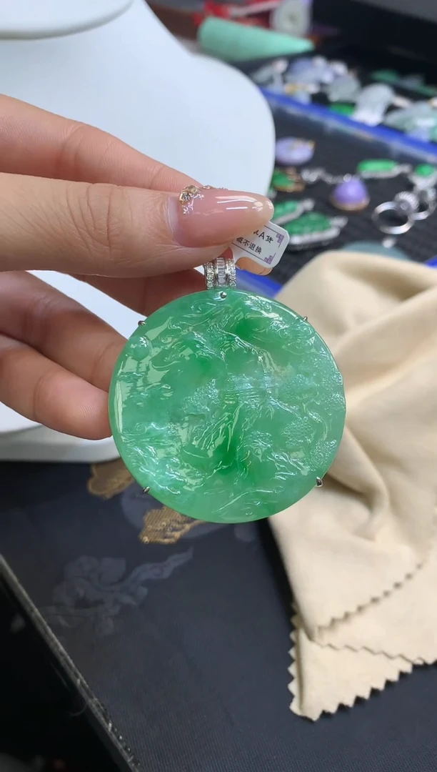 翡翠18K金镶嵌吊坠(不含链)山水牌