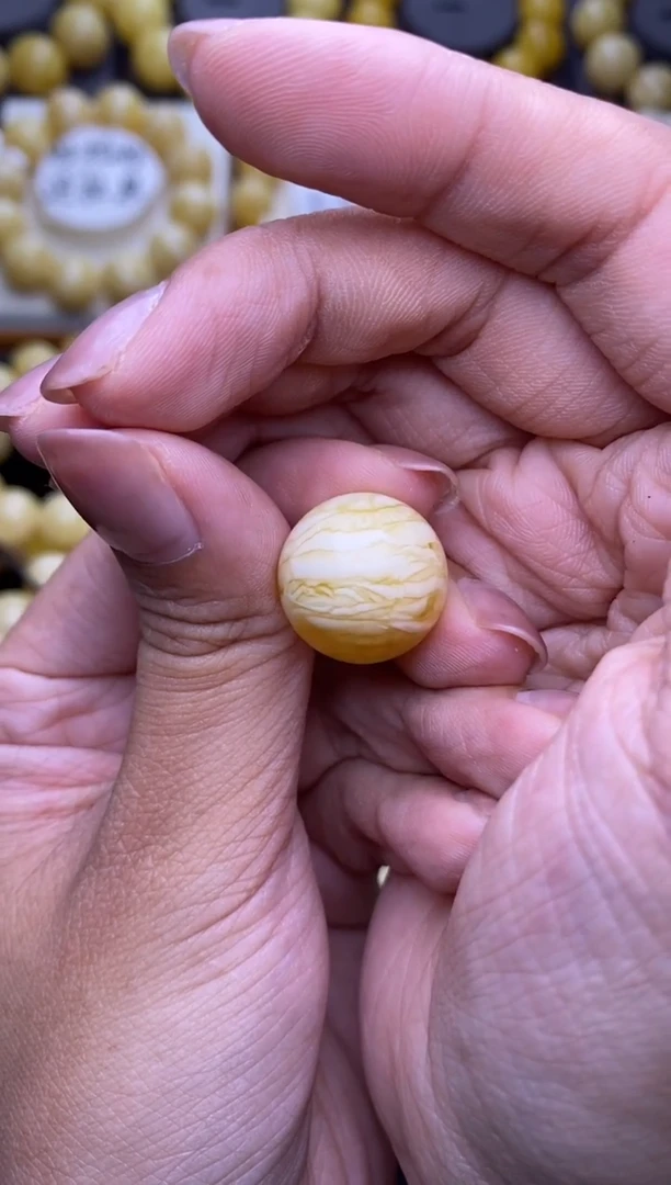 裸石琥珀未镶嵌大小姐珠宝