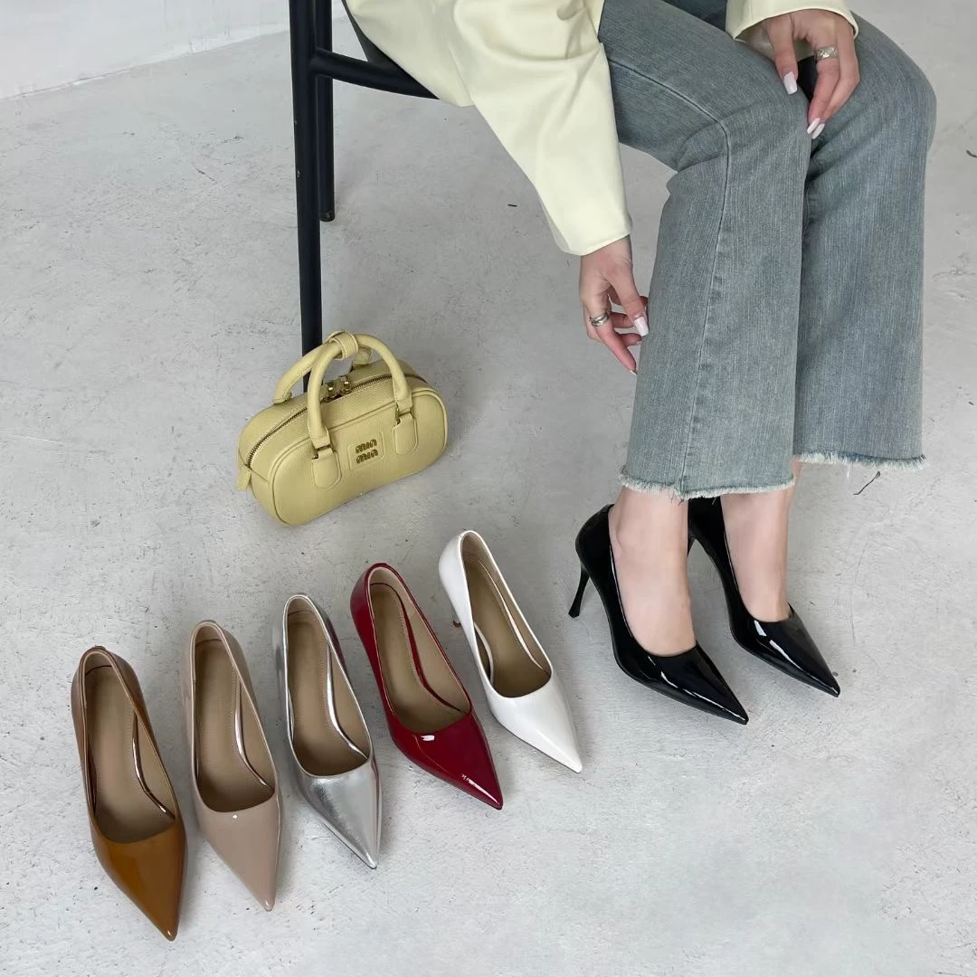 【断码清仓】2025新款尖头浅口气质漆皮职业不累脚单鞋 JCL 125-1