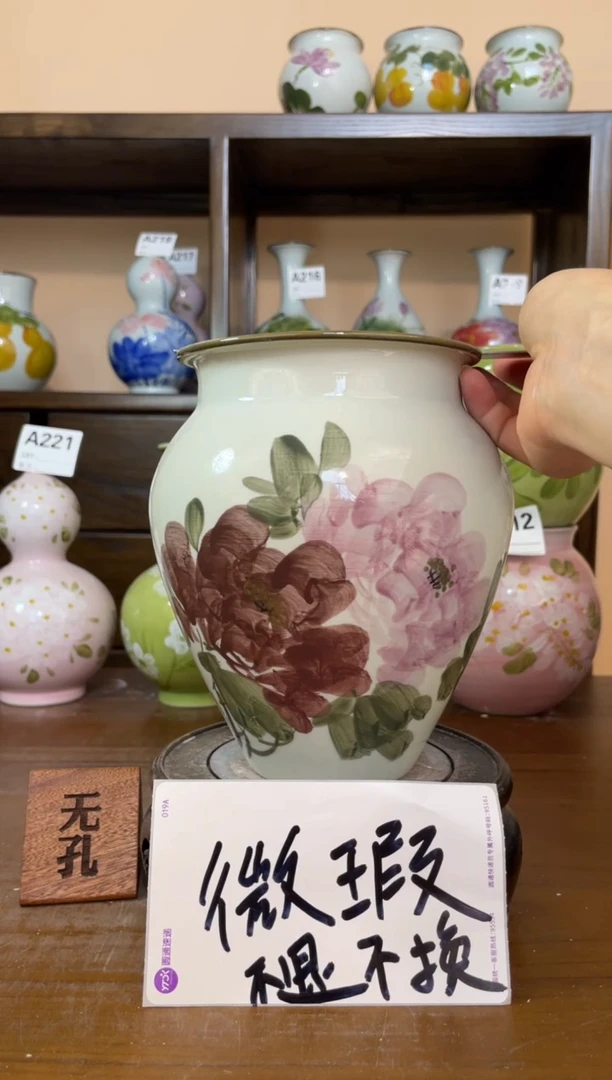 摆件景德镇手绘陶瓷微瑕  口13  高度19