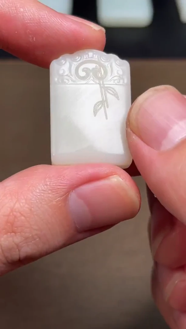 颈饰未镶嵌和田玉2 巧雕