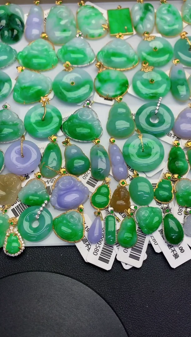 颈饰18K金镶嵌翡翠缅甸天然翡翠A货