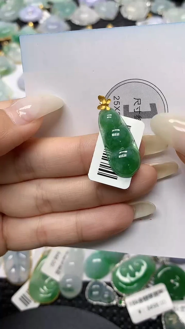 颈饰18K金镶嵌翡翠11111111111