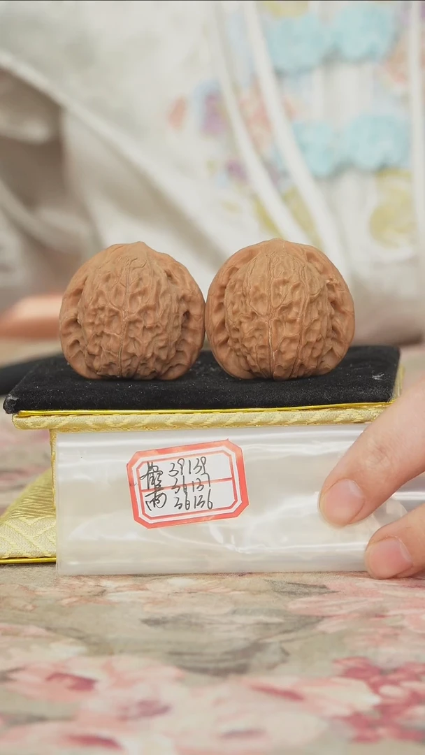 把件文玩核桃非嫁接将军帽有虫眼