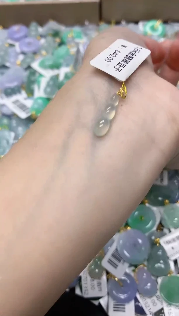 翡翠18K金镶嵌颈饰111111111