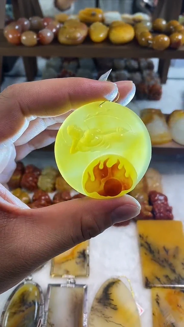 未镶嵌石英质玉挂件石英质玉挂件