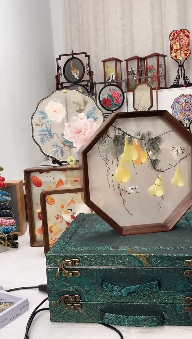 扇子苏绣作品手工摆台