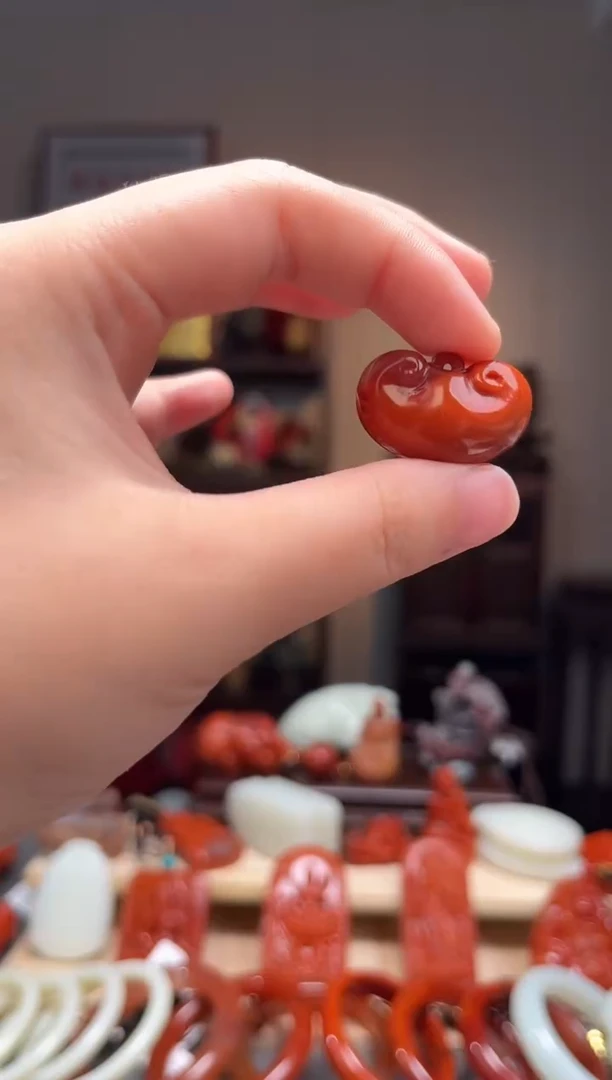 颈饰未镶嵌南红玛瑙吊坠