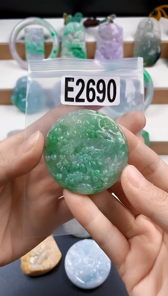 颈饰未镶嵌翡翠梵*天然翡翠吊坠挂件