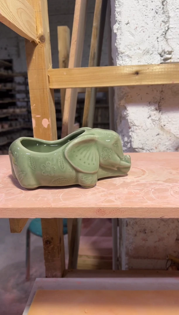 耀州窑青瓷大象杂物罐