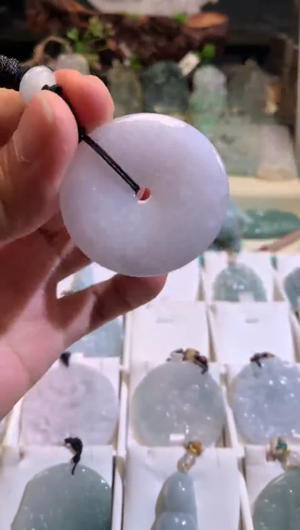 翡翠未镶嵌颈饰5/13/041