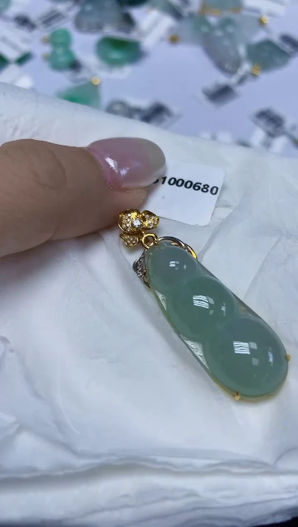 翡翠18K金镶嵌颈饰天然缅甸翡翠A货