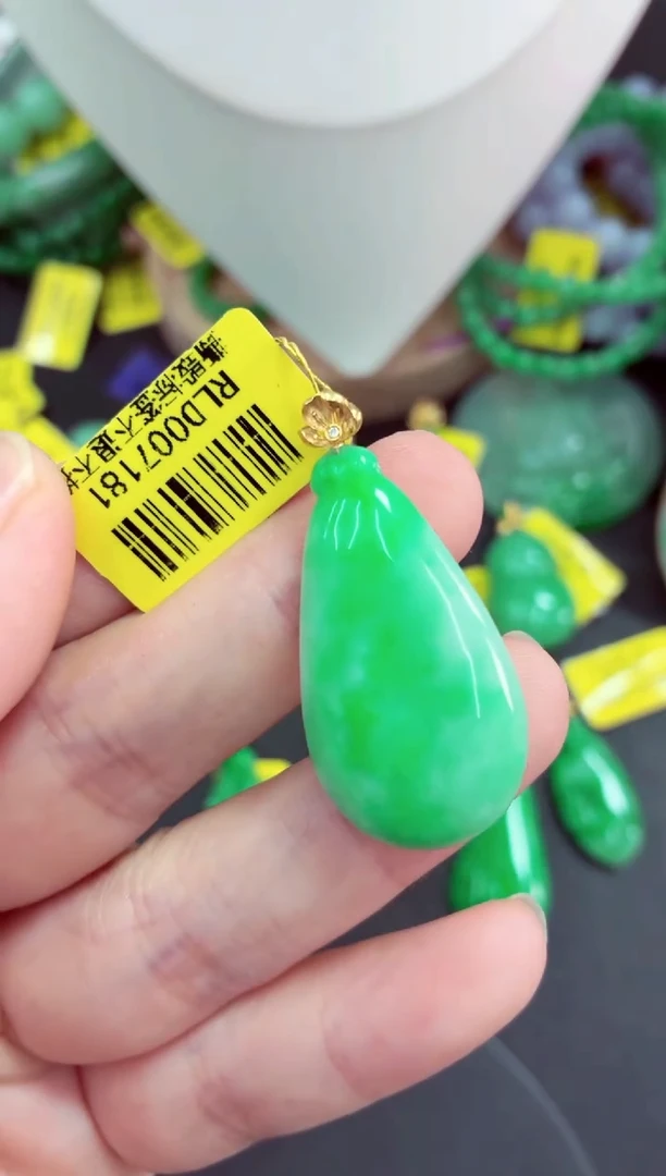 吊坠(不含链)18K金镶嵌翡翠挂件