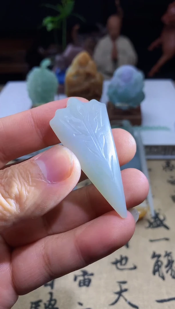 未镶嵌定制翡翠盾