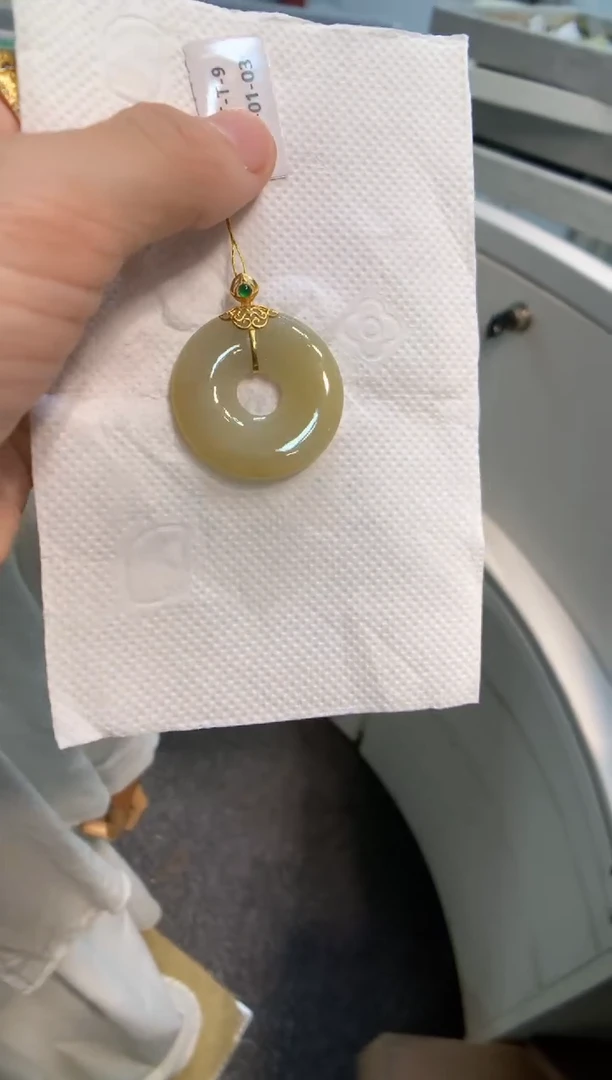 颈饰18K金镶嵌翡翠甜甜圈