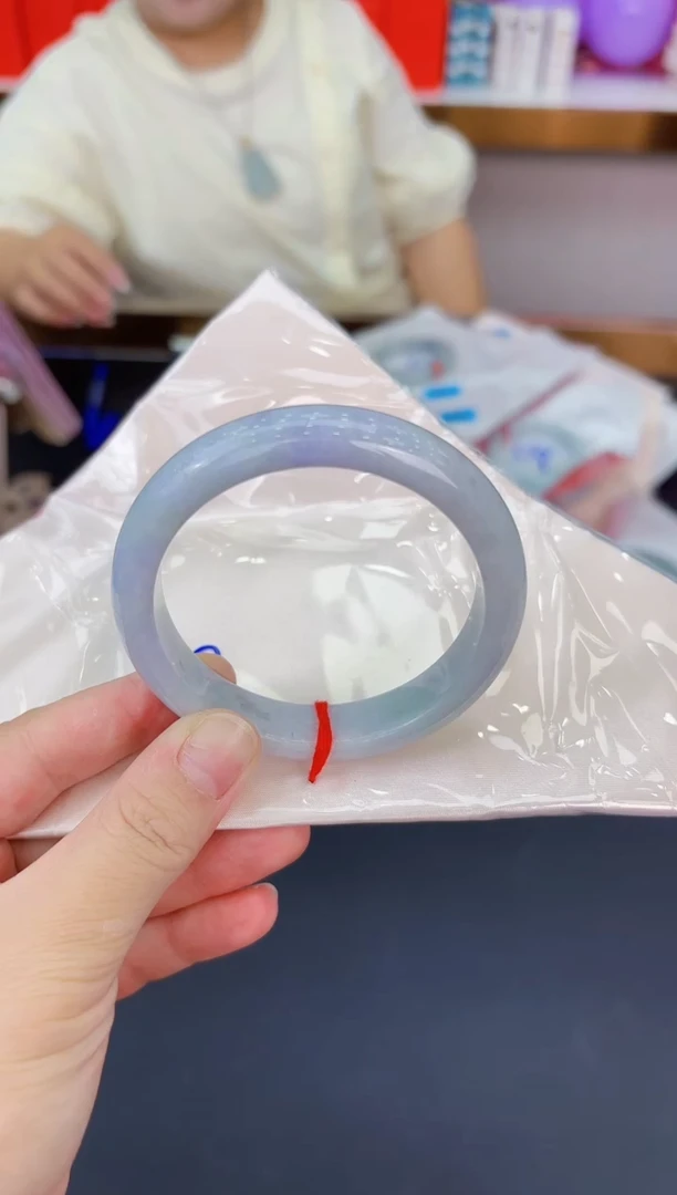 翡翠手镯未镶嵌翡翠手镯
