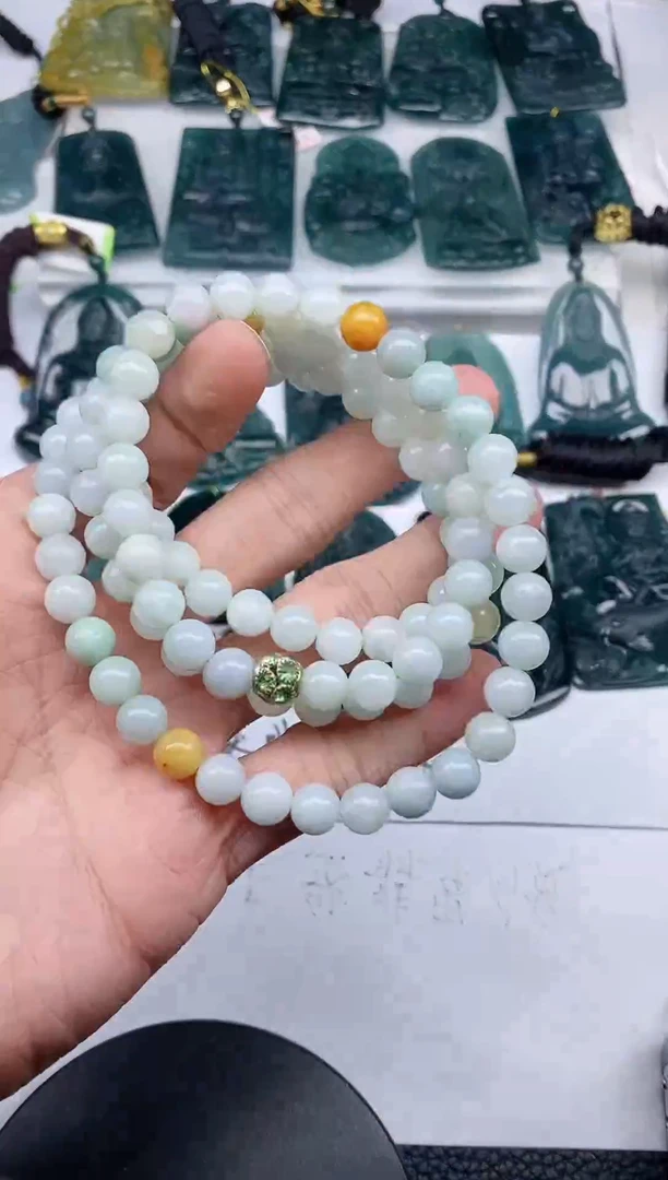 颈饰未镶嵌翡翠
