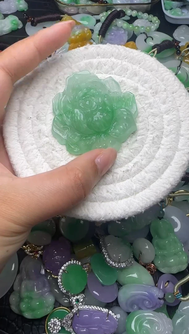 颈饰未镶嵌翡翠缅甸翡翠吊坠