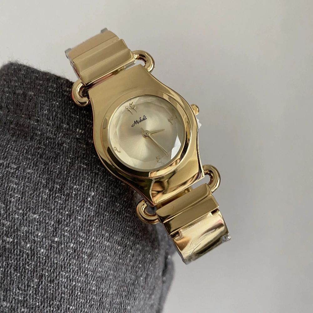 手镯式金色防水女士手表，2025新款热卖女士女款表25061ins腕表