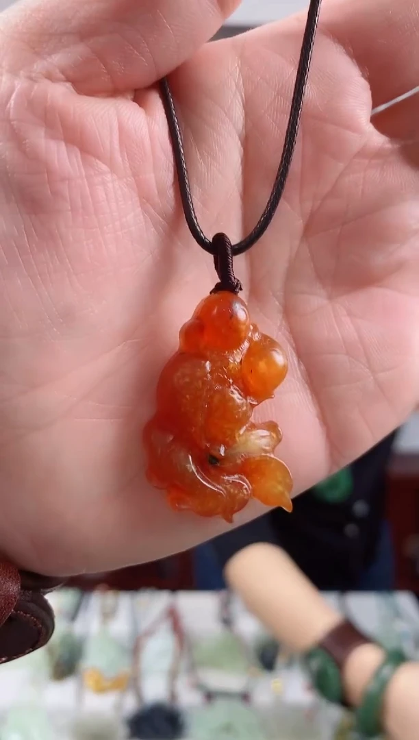 未镶嵌岫玉颈饰1