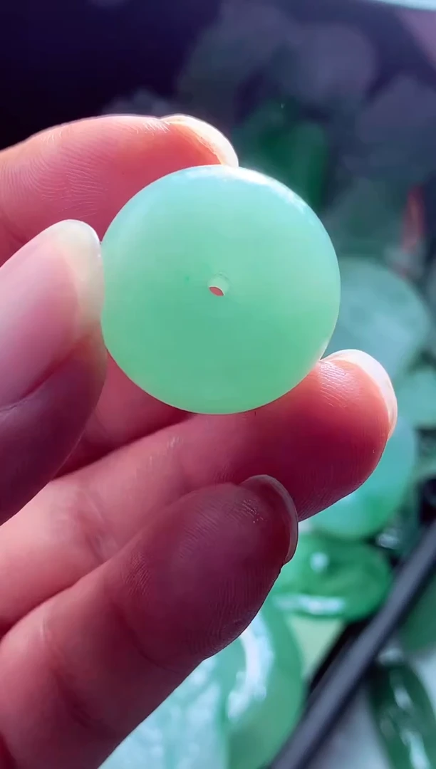未镶嵌定制翡翠山**?翡翠毛货定制
