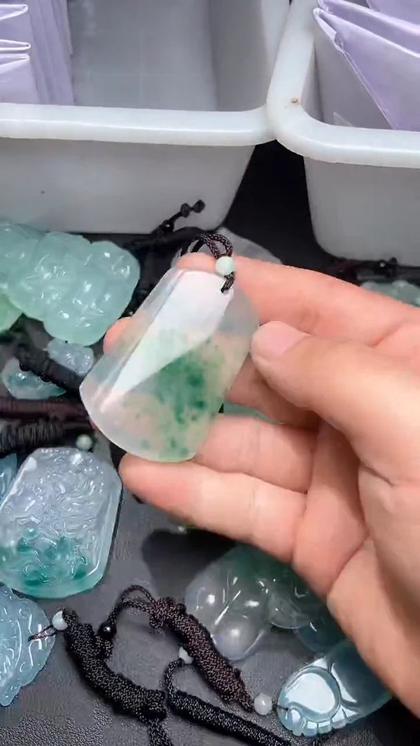 散珠翡翠含赠品绳子发货WSP04