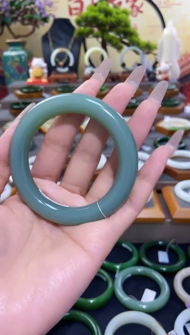 【闪购商品】和田玉手镯未镶嵌粉青手镯55