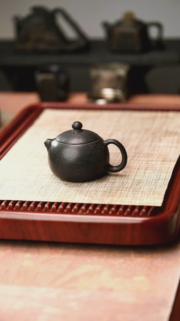 归玉堂冰碛岩重工雕刻透光西施壶180cc