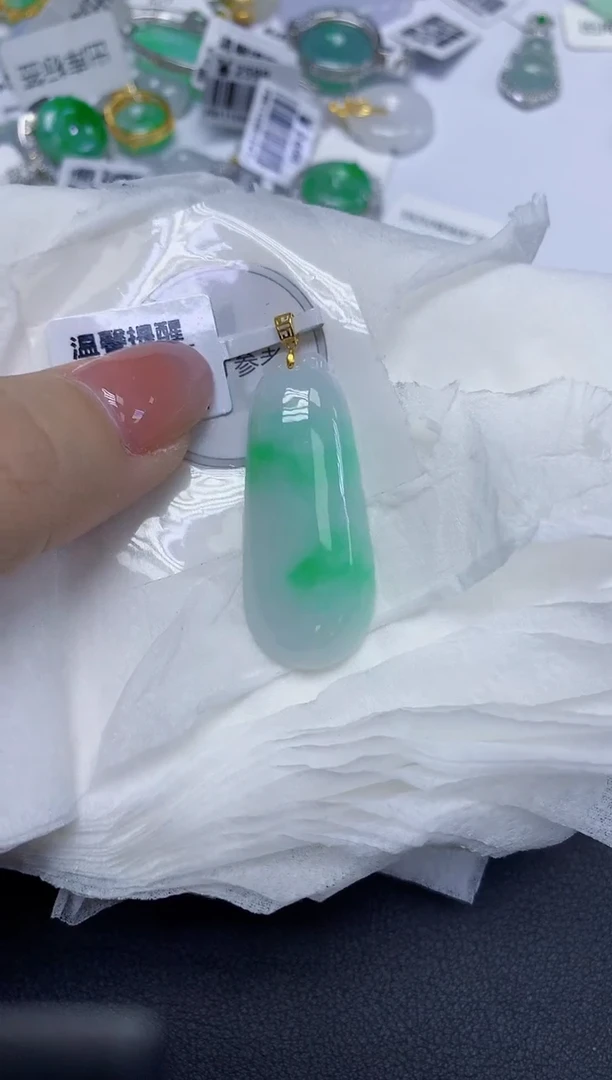 颈饰18K金镶嵌翡翠天然缅甸翡翠A货多样性发一件
