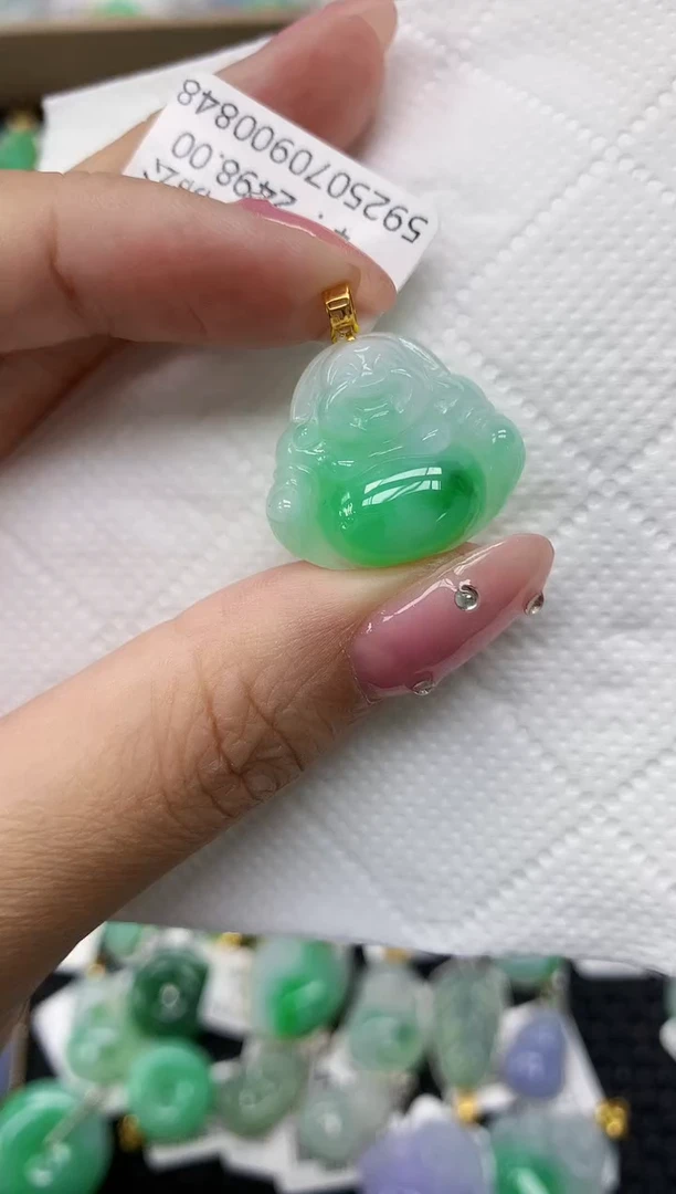 翡翠18K金镶嵌颈饰1111111111