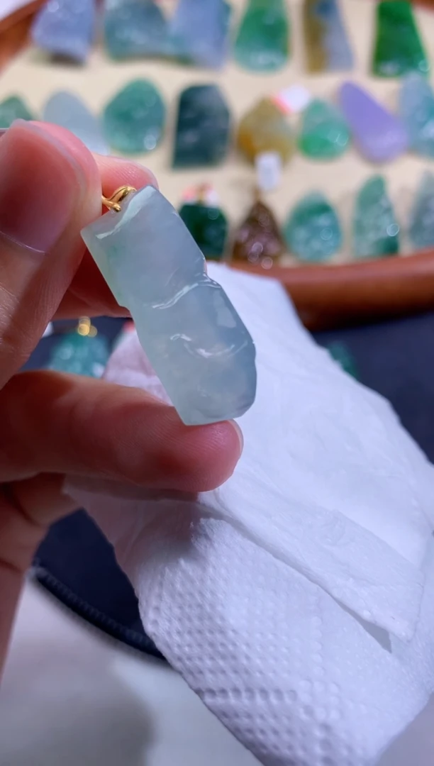 颈饰未镶嵌翡翠