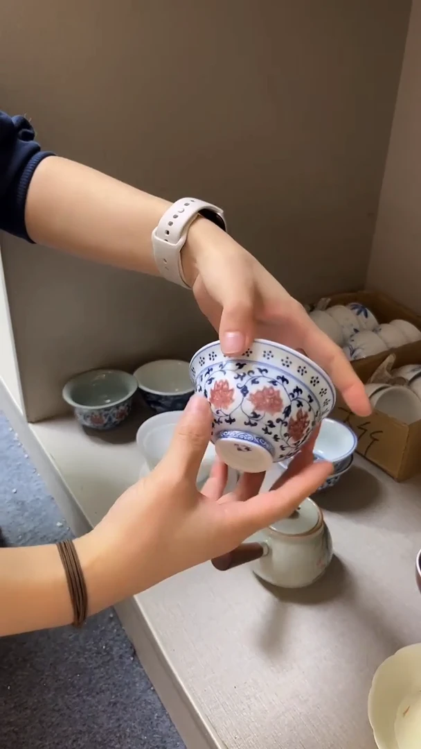 景德镇高温瓷缠枝莲大压手