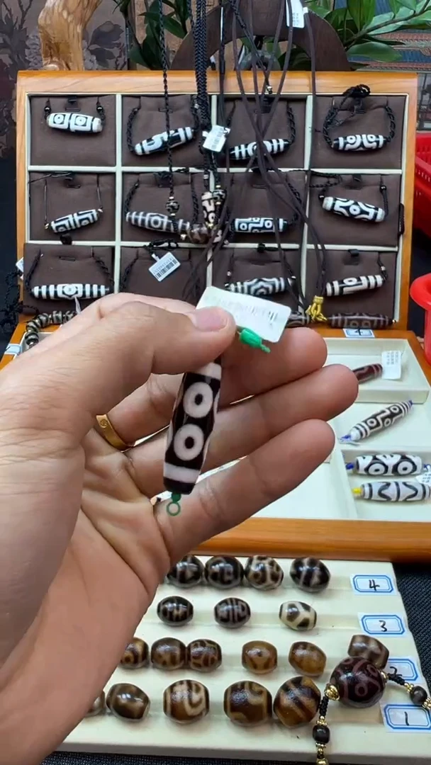 未镶嵌颈饰玛瑙/玉髓（覆膜）33.