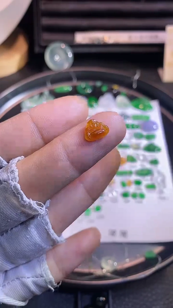 翡翠挂件未镶嵌佛